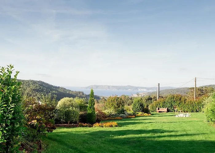 Complejo Turistico Rural A Torre De * Laxe